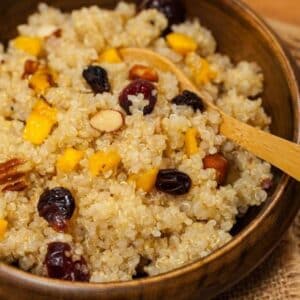 Bowl of quinoa- a leaky gut food to avoid because it is a pseudograin. 